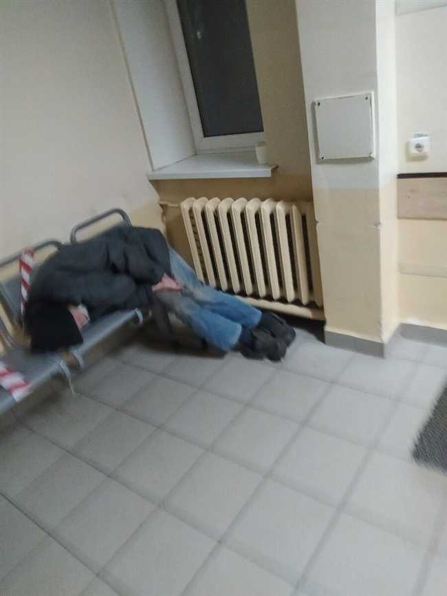 Причины появления бомжей под окном